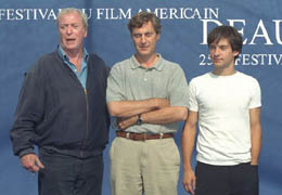 Майкл Кейн, Лассе Холлстром и Тоби Магуайр на кинофестивале в Дувиле, Франция